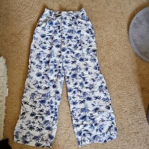 Abercrombie and Fitch Size small linen pants. Never worn. White with blue print.